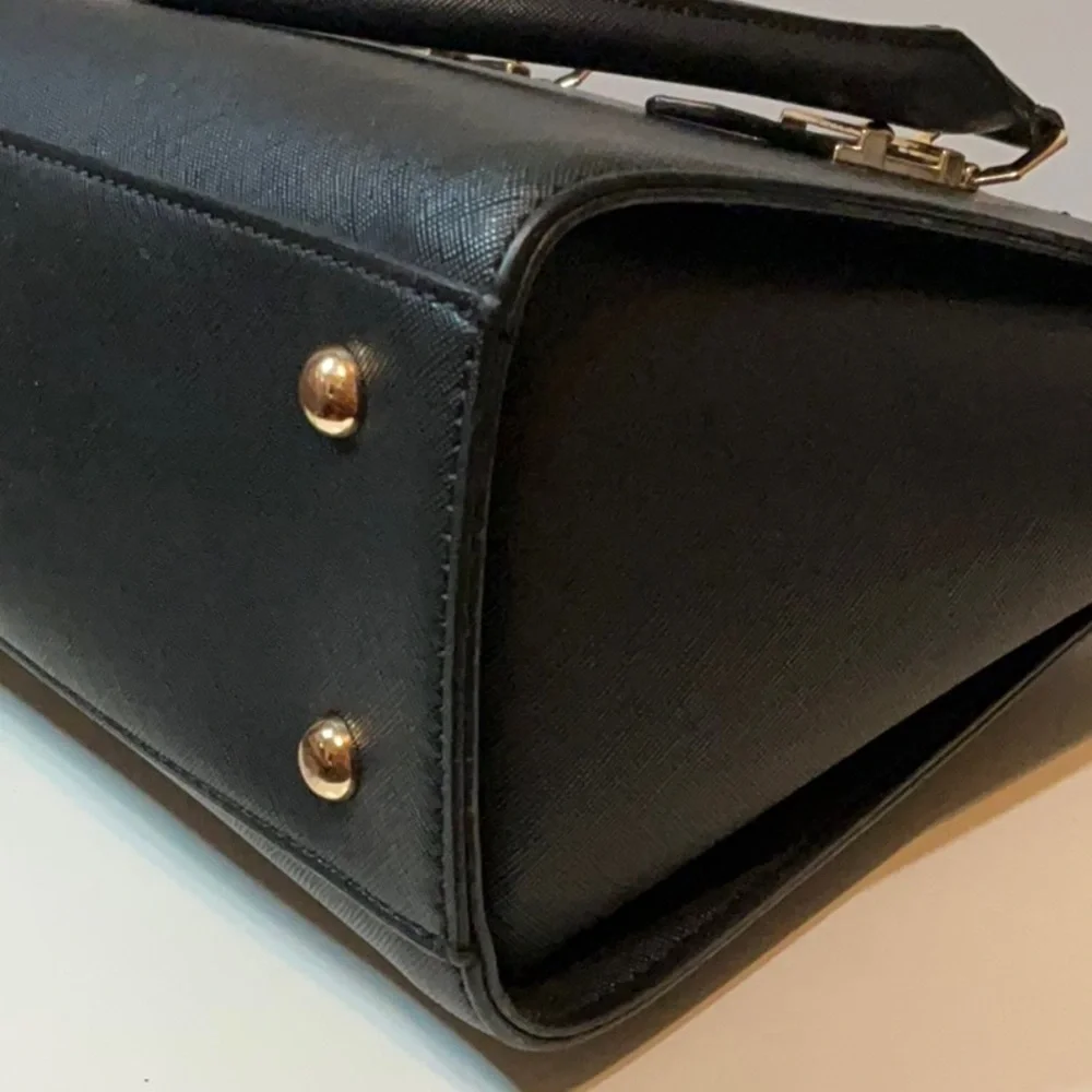 Unbranded this elegant